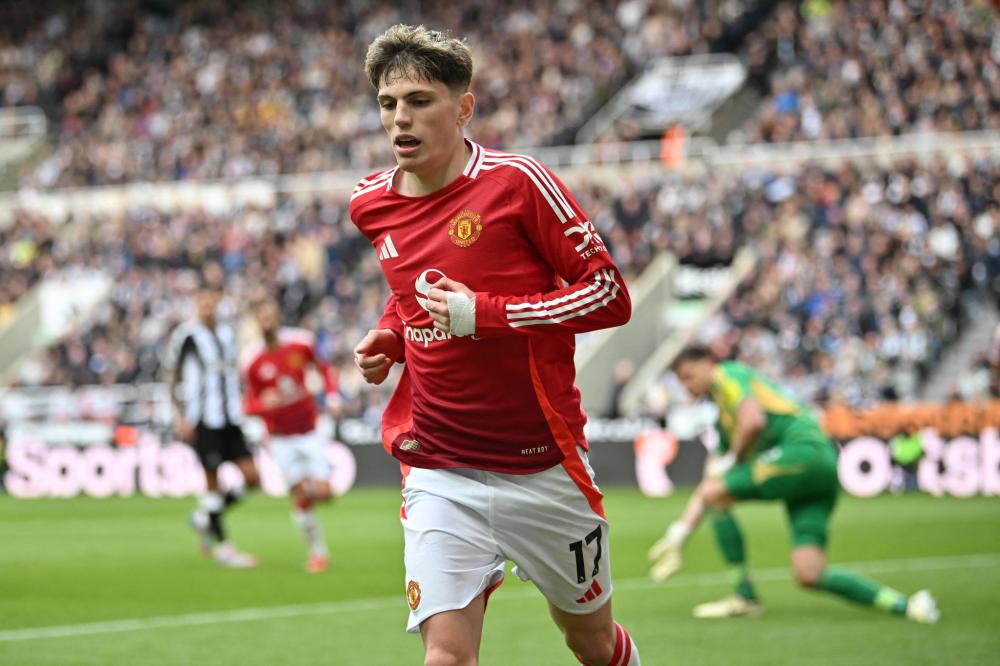 帮助队员在 帮助队员在